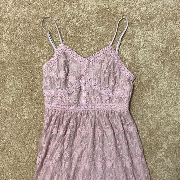 Altar’d State Dusty Pink Rose Lace Sweetheart Neckline Midi Dress - Picture 1 of 3